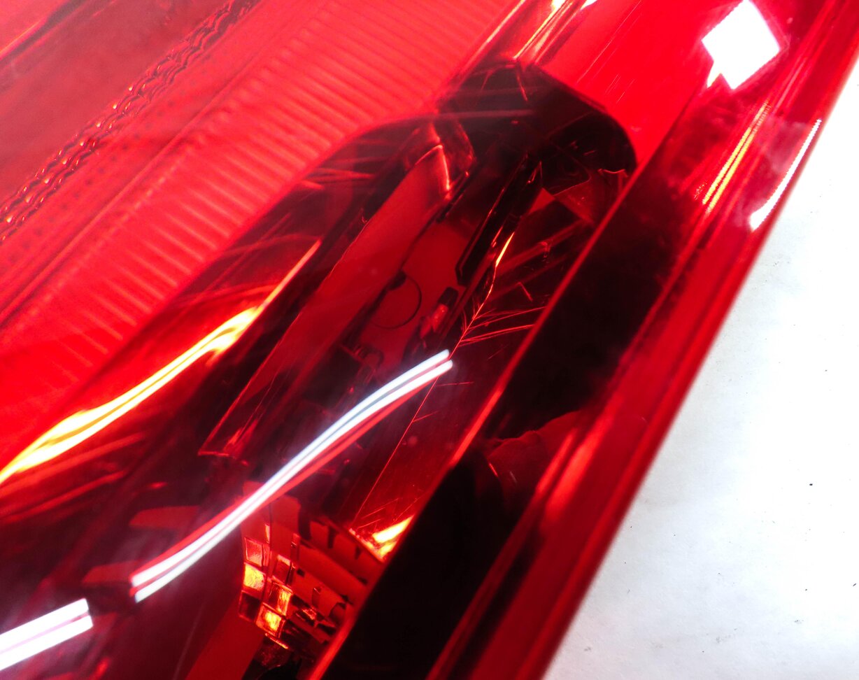 Thumbnail 7: 13-16 MERCEDES GL350 GL450 GL550 (X166) RIGHT REAR INNER TAILLIGHT LIGHT LAMP