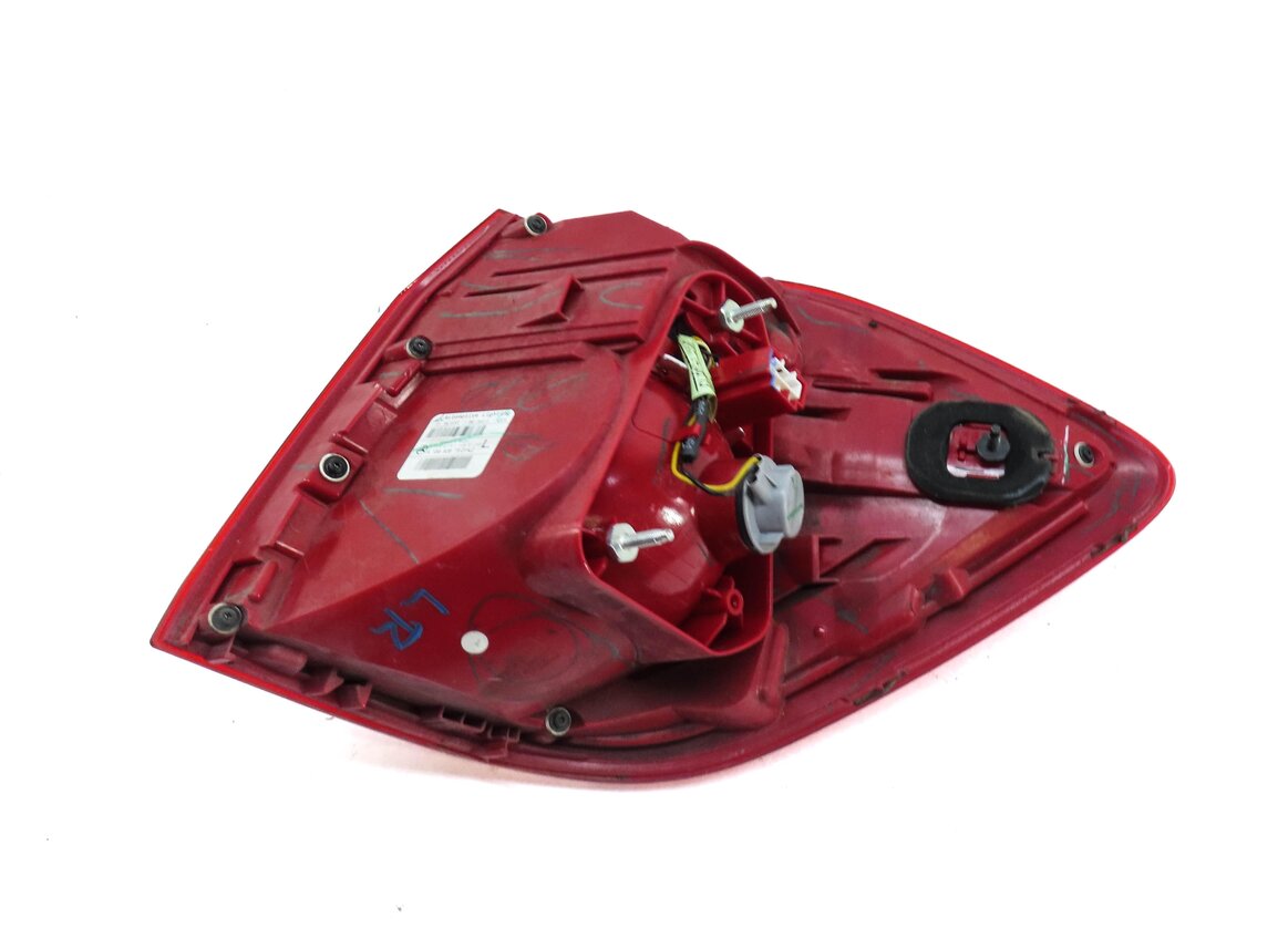 Thumbnail 5: 13-16 MERCEDES GL350 GL450 GL550 (X166) LEFT DRIVER TAILLIGHT BRAKE LIGHT LAMP