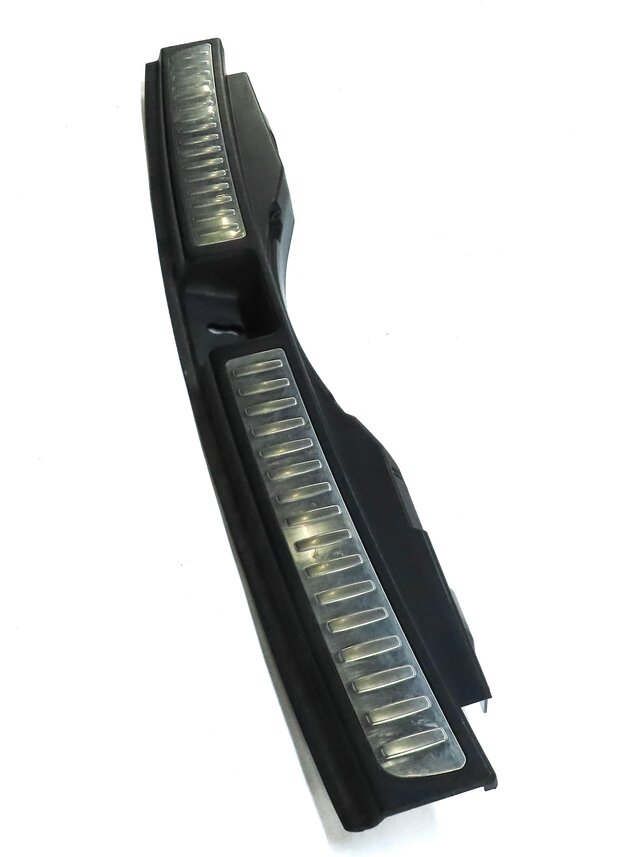Thumbnail 4: 2014 MERCEDES GL550 X166 REAR HATCH TRUNK SCUFF PLATE SILL TRIM PANEL 1666900341