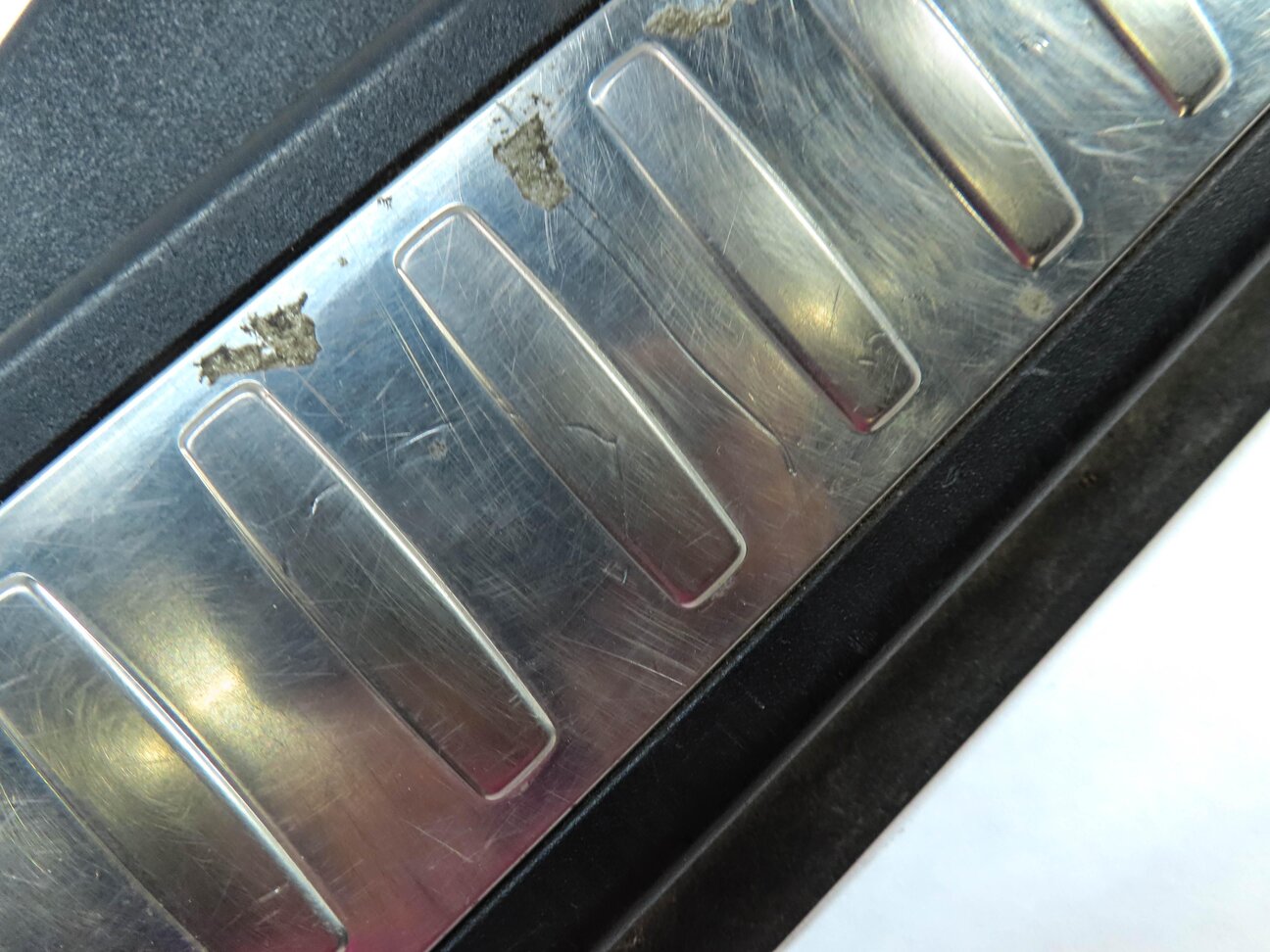 Thumbnail 9: 2014 MERCEDES GL550 X166 REAR HATCH TRUNK SCUFF PLATE SILL TRIM PANEL 1666900341