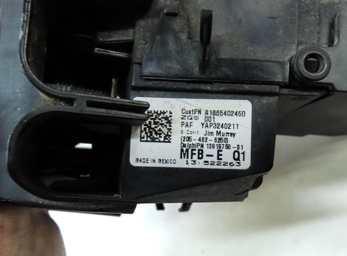 Thumbnail 7: 2014 MERCEDES GL550 (X166) POSITIVE TERMINAL JUNCTION BOX JUMPER POST 1665402450