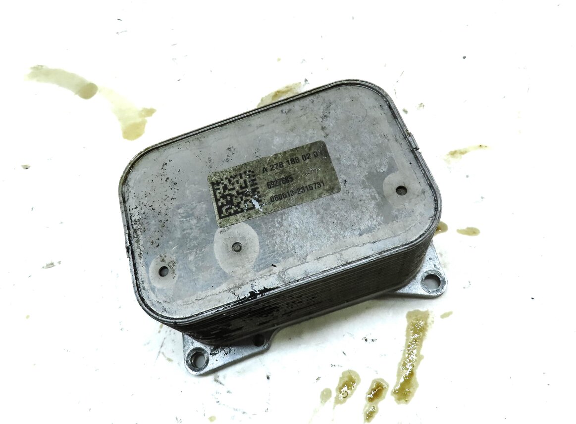 Thumbnail 3: 11-20 MERCEDES CL E GL ML S CLASS (W166 X166 C216) 4.6L TURBO ENGINE OIL COOLER