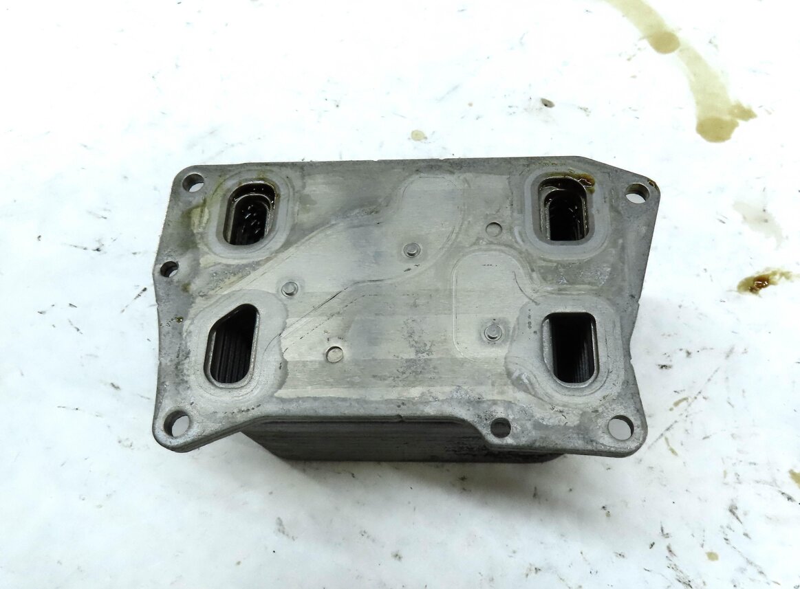 Thumbnail 4: 11-20 MERCEDES CL E GL ML S CLASS (W166 X166 C216) 4.6L TURBO ENGINE OIL COOLER