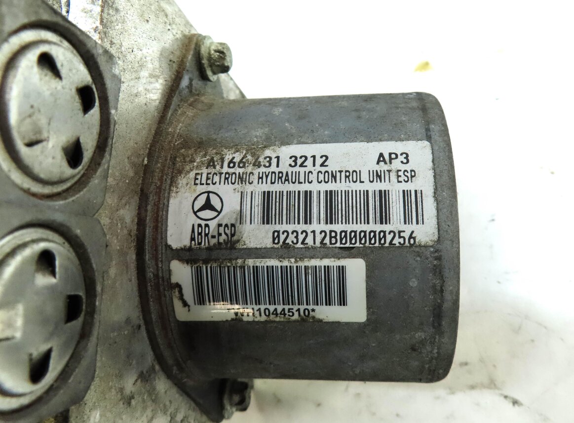 Thumbnail 7: 2014-2015 MERCEDES GL350 GL450 GL550 (X166) ADAPTIVE CRUISE - ABS BRAKE PUMP