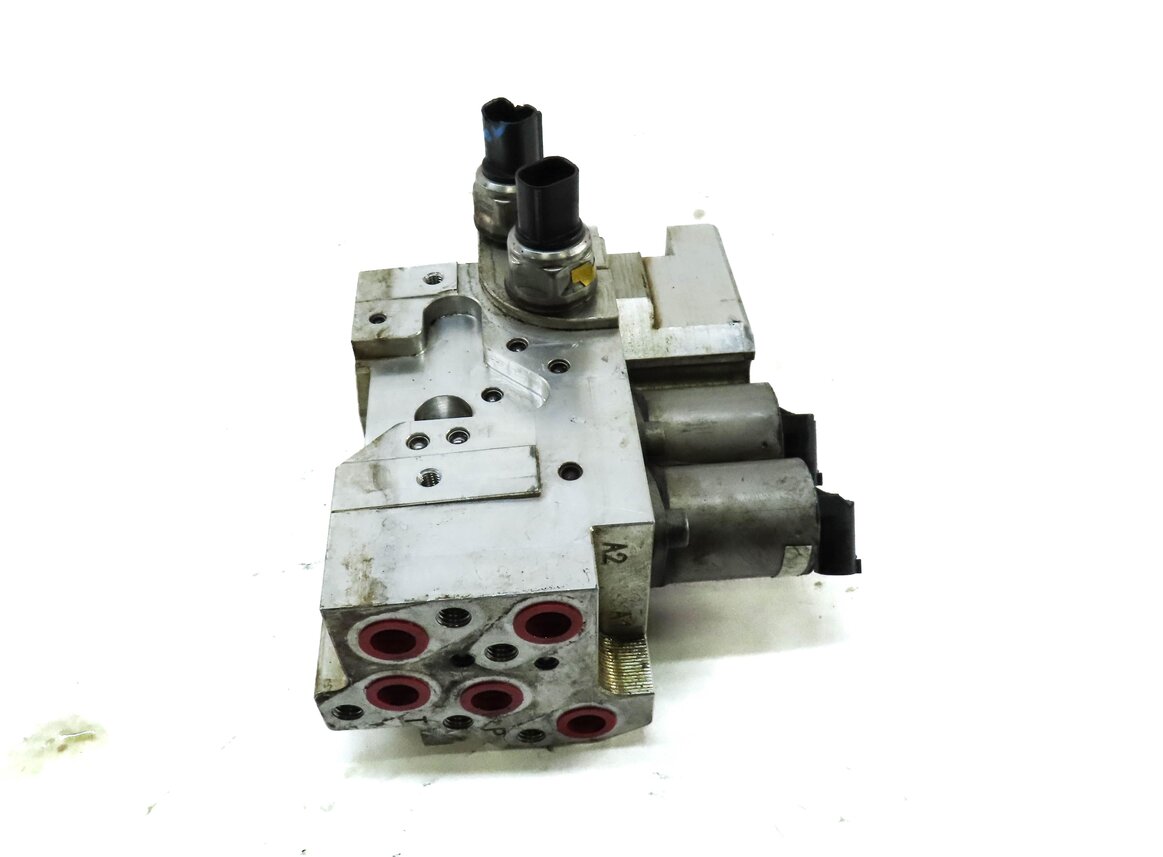 Thumbnail 2: 2014 MERCEDES GL550 (X166) FRONT ACTIVE SWAY BAR HYDRAULIC BLOCK 1663201158