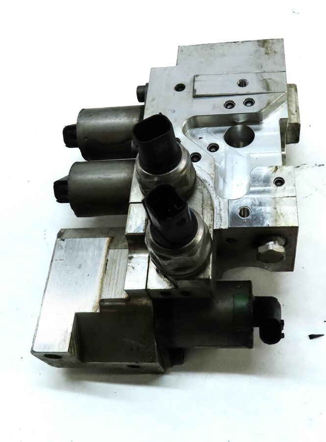 Thumbnail 4: 2014 MERCEDES GL550 (X166) FRONT ACTIVE SWAY BAR HYDRAULIC BLOCK 1663201158