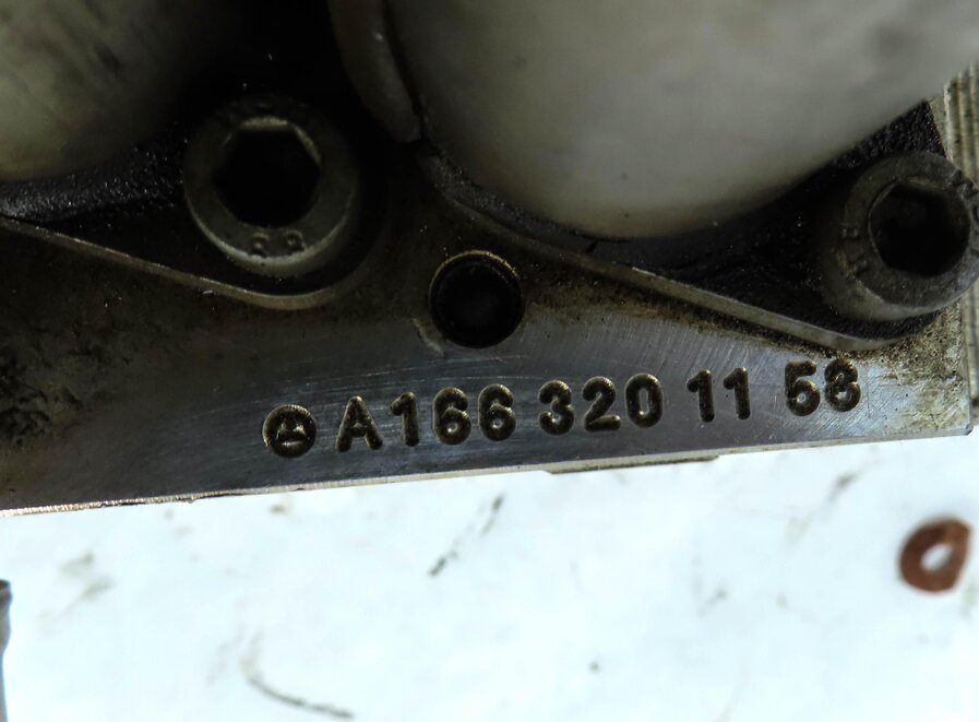 Thumbnail 7: 2014 MERCEDES GL550 (X166) FRONT ACTIVE SWAY BAR HYDRAULIC BLOCK 1663201158