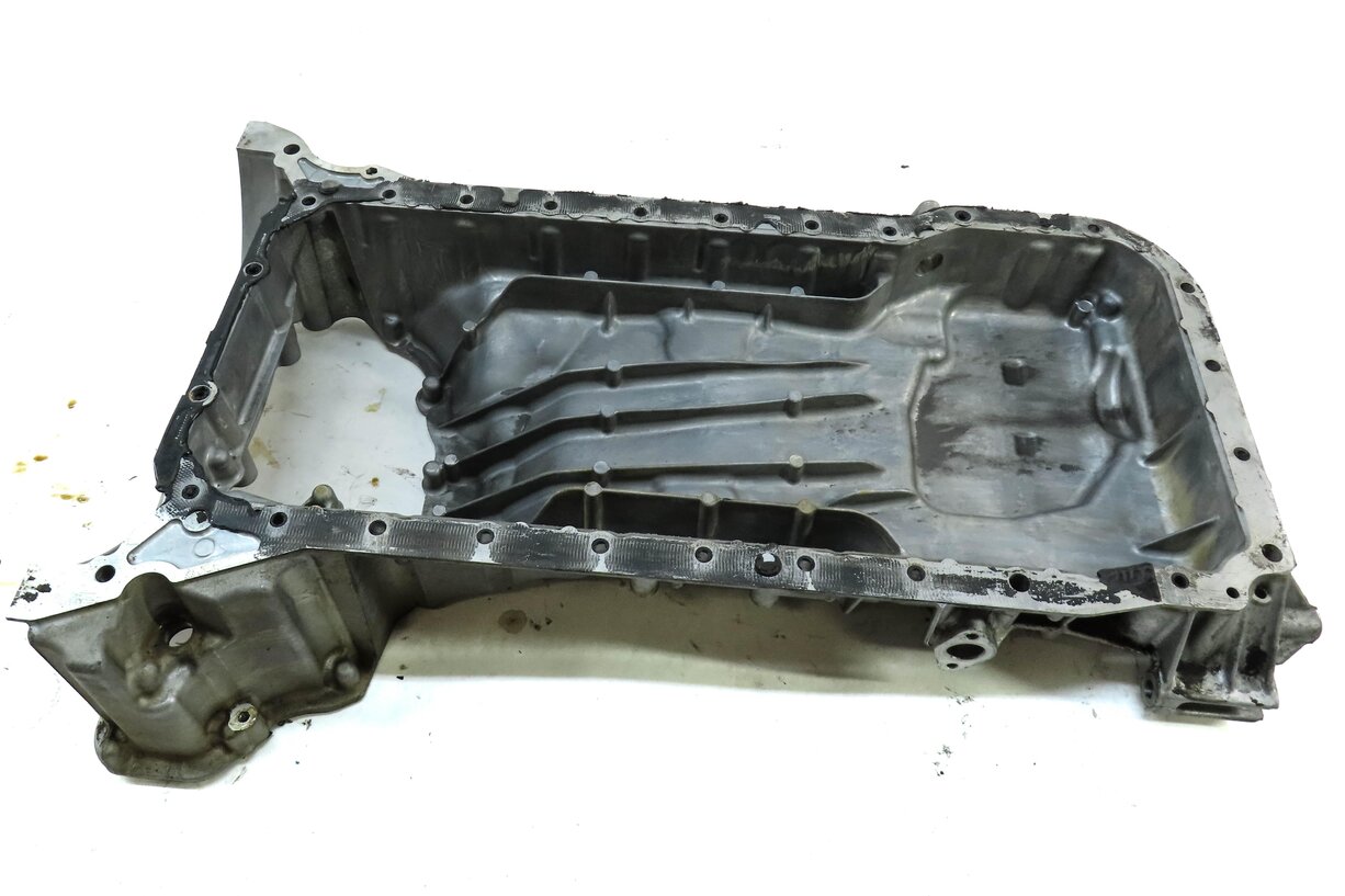 Thumbnail 5: 2012-2020 MERCEDES E550 GL450 GL550 ML550 SL550 CLS550 - 4.6L V8 UPPER OIL PAN
