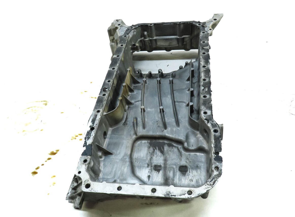 Thumbnail 6: 2012-2020 MERCEDES E550 GL450 GL550 ML550 SL550 CLS550 - 4.6L V8 UPPER OIL PAN
