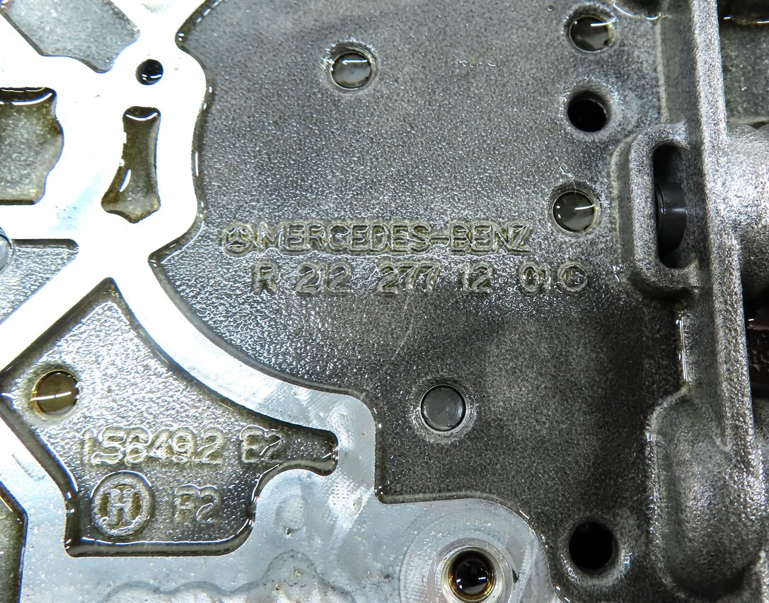 Thumbnail 4: 12-15 MERCEDES C250 C350 SLK250 SLK350 (R172 W204) TRANSMISSION VALVE BODY BLOCK