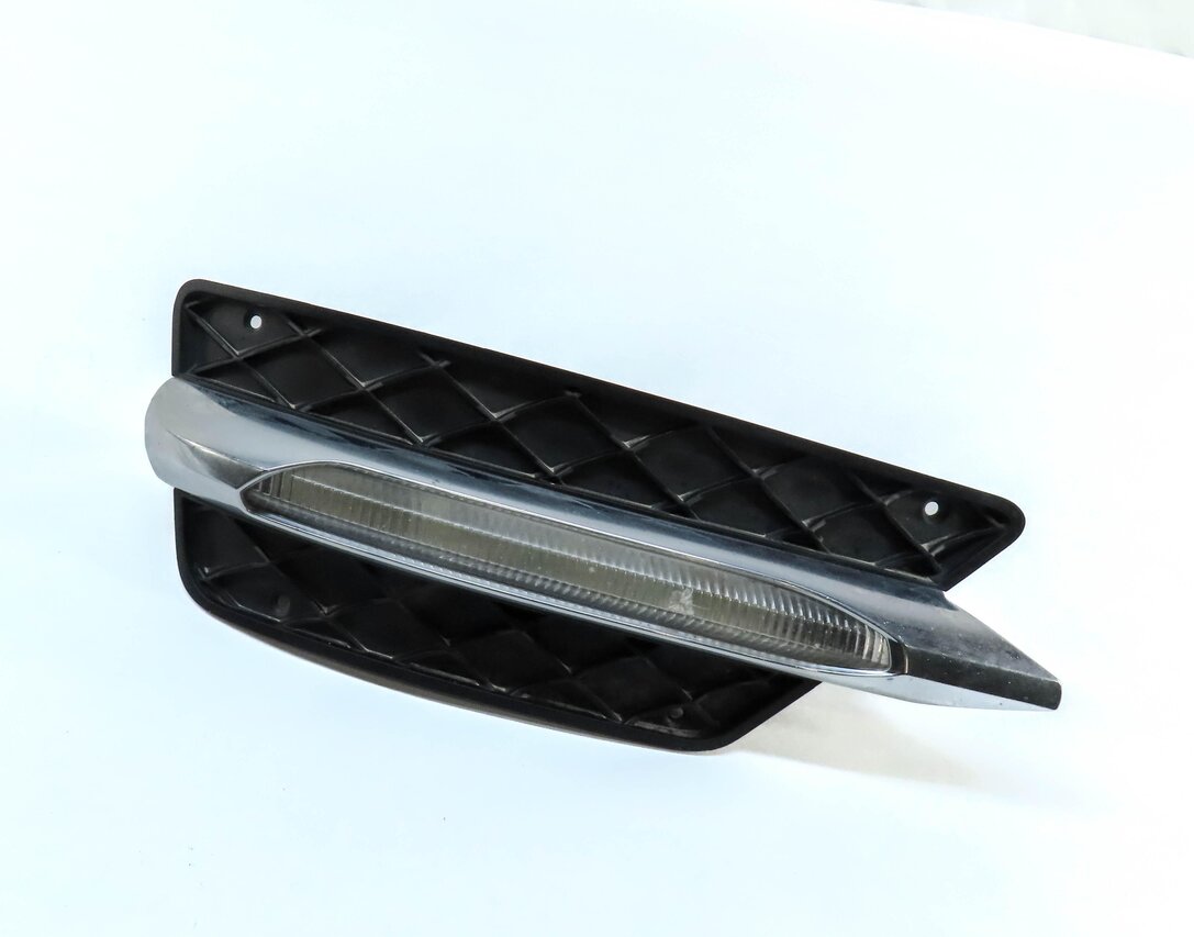 12-14 MERCEDES C CLASS (W204) FRONT RIGHT LOWER BUMPER DAYTIME RUNNING FOG LIGHT