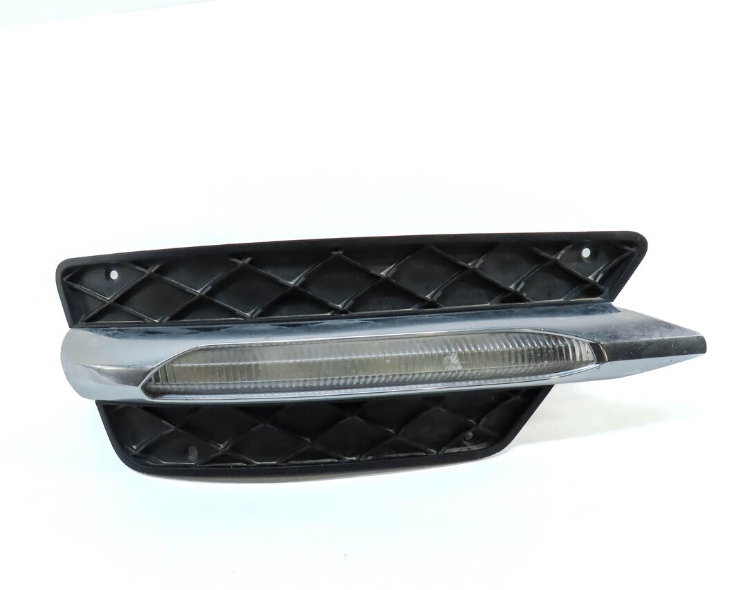 Thumbnail 2: 12-14 MERCEDES C CLASS (W204) FRONT RIGHT LOWER BUMPER DAYTIME RUNNING FOG LIGHT