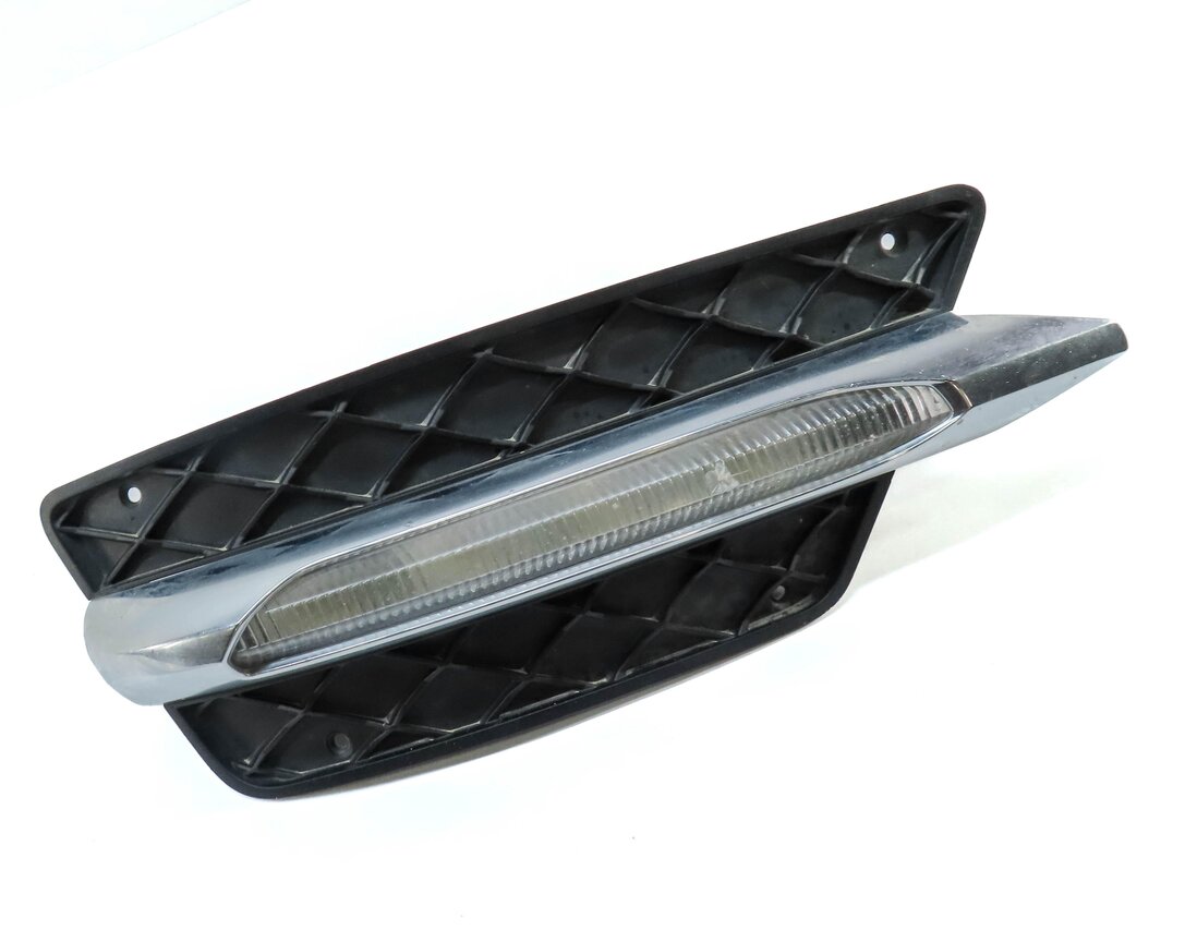 Thumbnail 3: 12-14 MERCEDES C CLASS (W204) FRONT RIGHT LOWER BUMPER DAYTIME RUNNING FOG LIGHT
