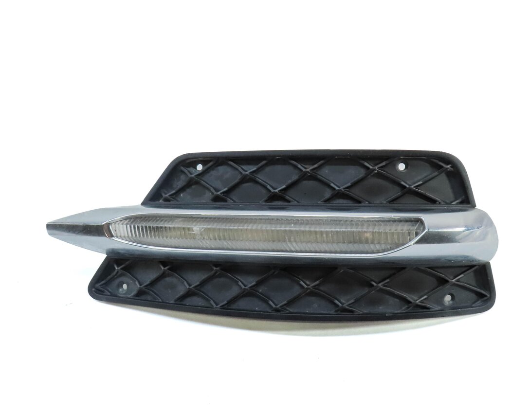 Thumbnail 4: 12-14 MERCEDES C CLASS (W204) FRONT RIGHT LOWER BUMPER DAYTIME RUNNING FOG LIGHT