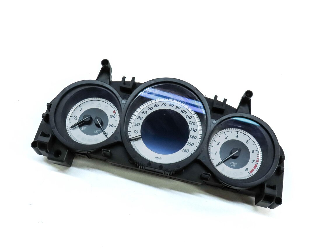 2012 MERCEDES C250 C300 C350 (C204 W204) SPEEDOMETER GAUGE CLUSTER (***k MILES)