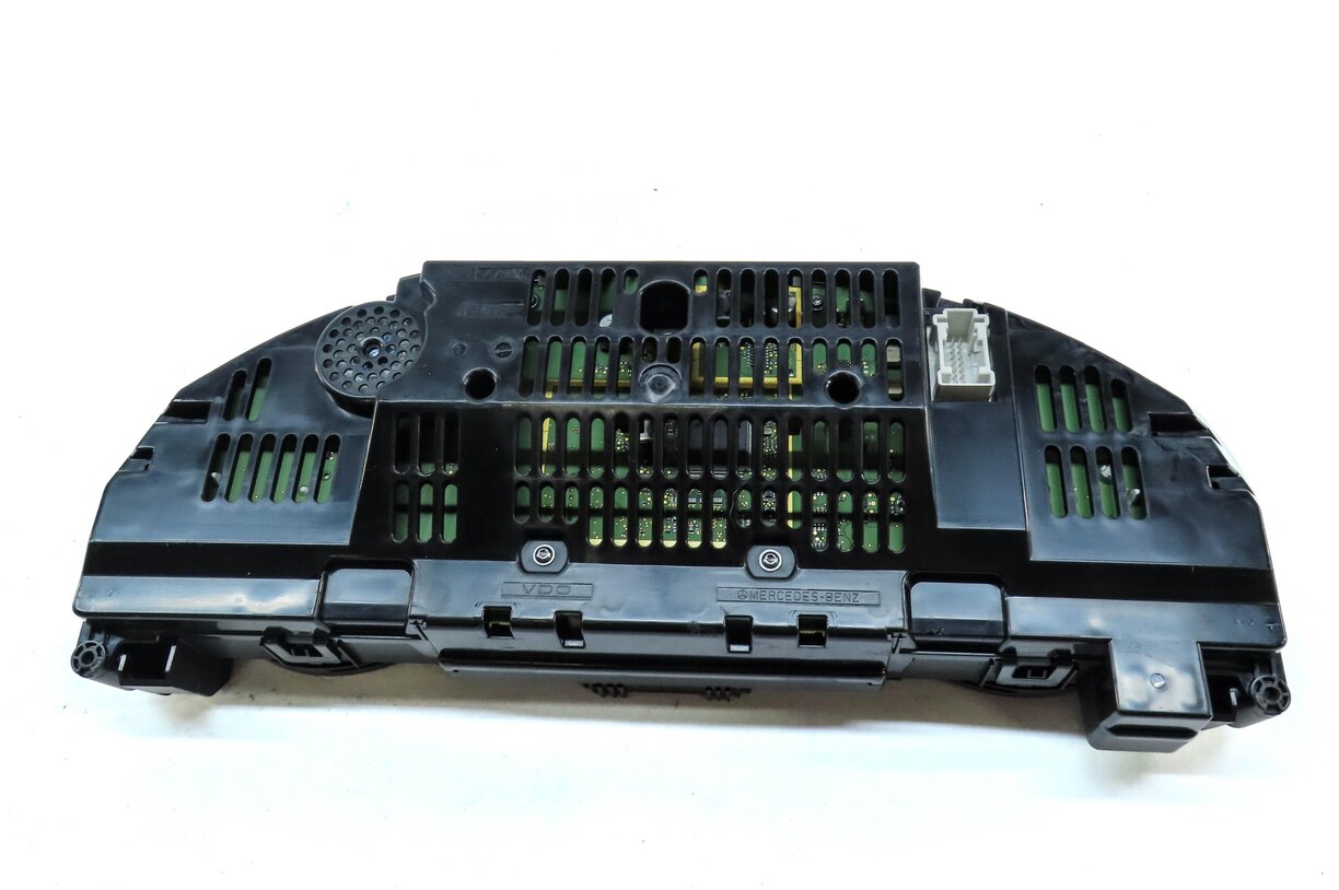 Thumbnail 6: 2012 MERCEDES C250 C300 C350 (C204 W204) SPEEDOMETER GAUGE CLUSTER (***k MILES)