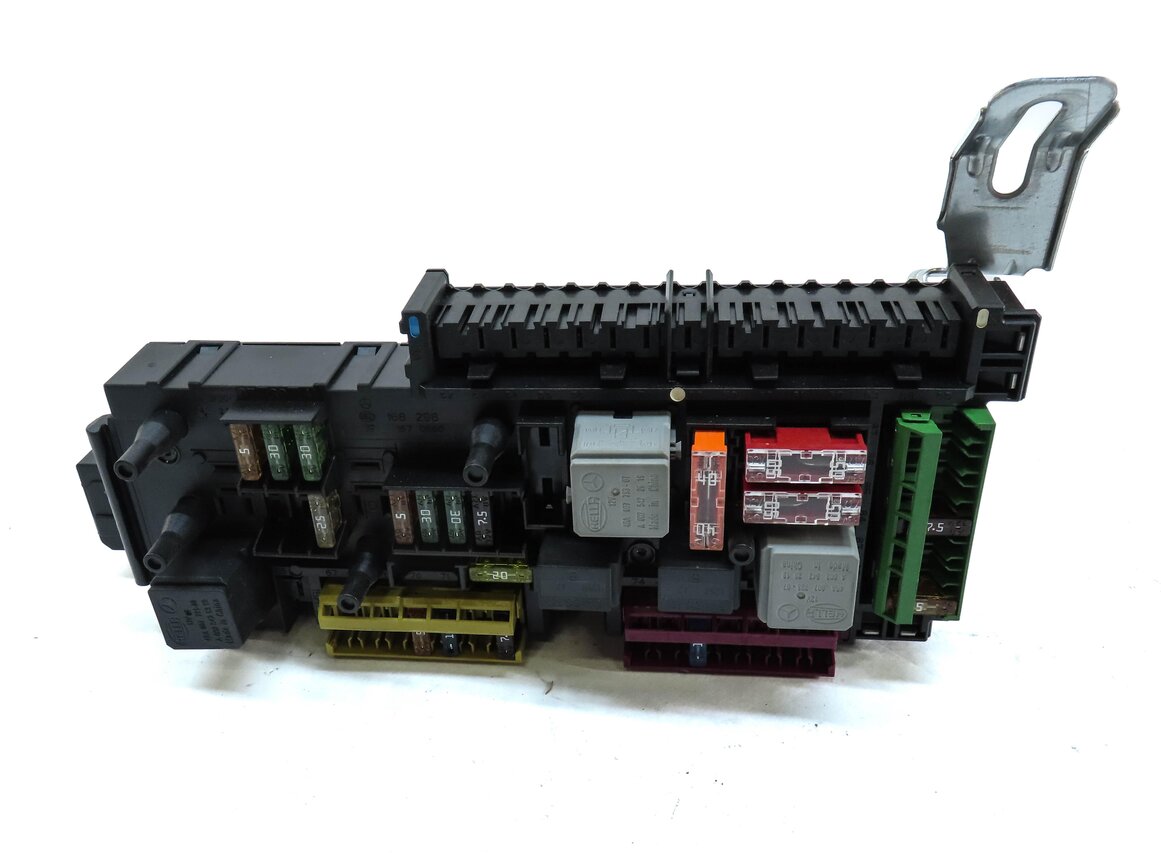 Thumbnail 4: 2011-2015 MERCEDES C-CLASS (W204) REAR SIGNAL ACQUISITION CONTROL MODULE SAM