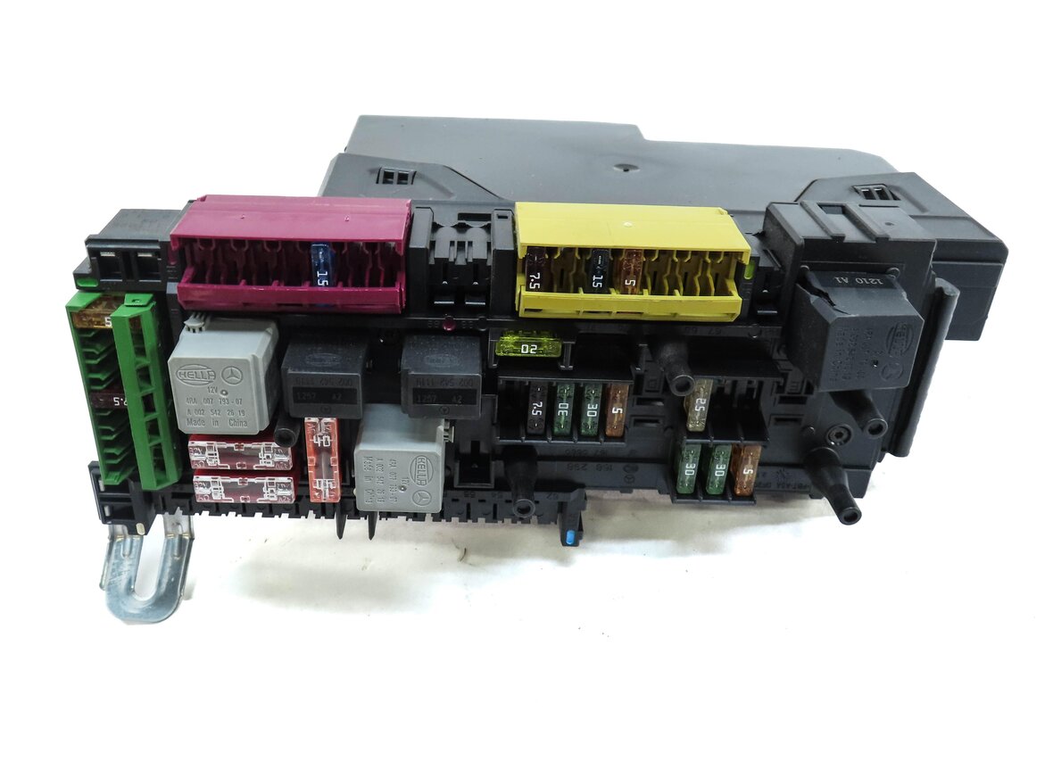 Thumbnail 5: 2011-2015 MERCEDES C-CLASS (W204) REAR SIGNAL ACQUISITION CONTROL MODULE SAM