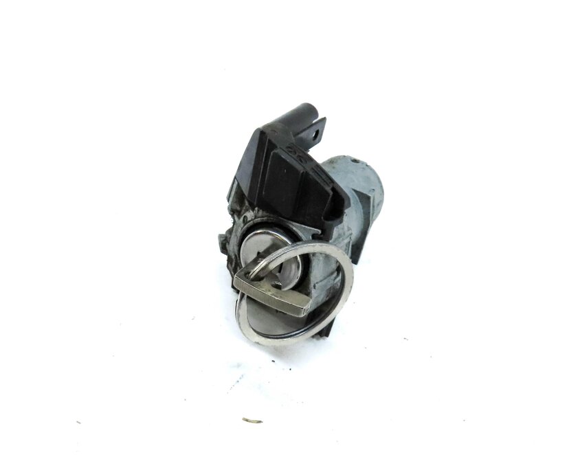 2012 MERCEDES C250 SEDAN (W204) FRONT LEFT DRIVER DOOR LOCK CYLINDER w/ KEY