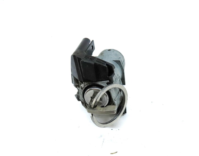 Thumbnail 2: 2012 MERCEDES C250 SEDAN (W204) FRONT LEFT DRIVER DOOR LOCK CYLINDER w/ KEY