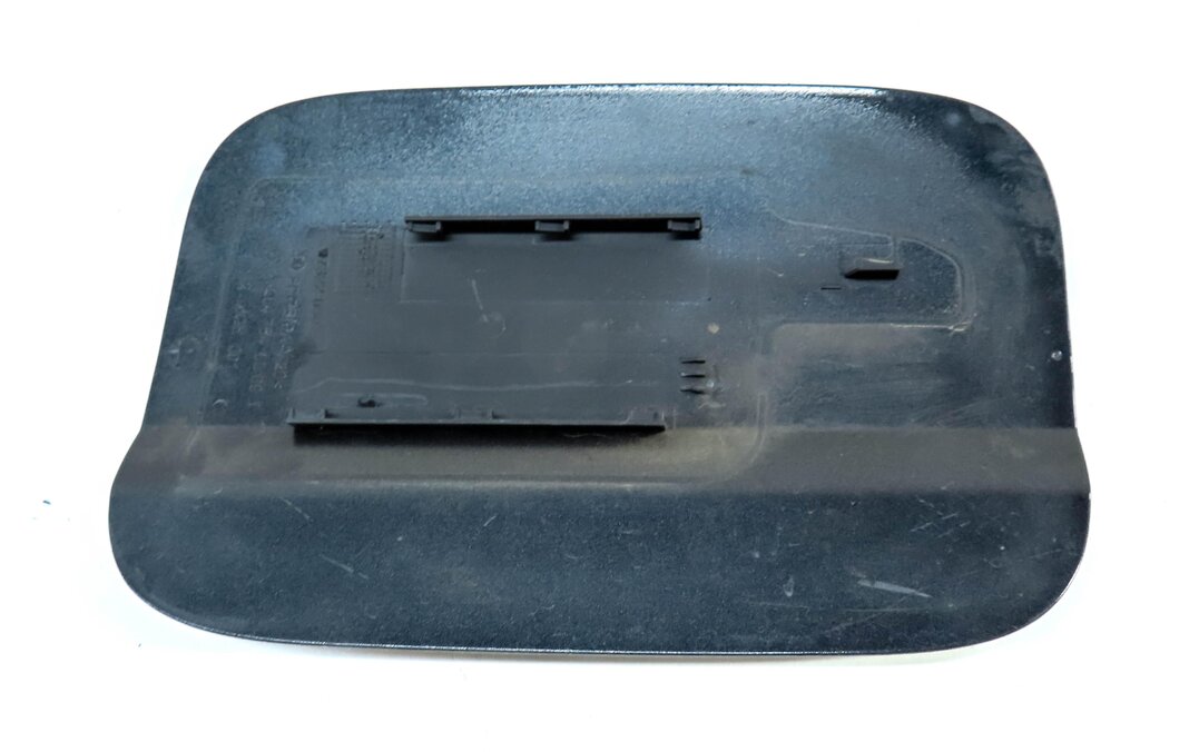 Thumbnail 5: 2008-2014 MERCEDES C250 C300 C350 C63 (W204) FUEL TANK DOOR (MAGNETITE BLACK)