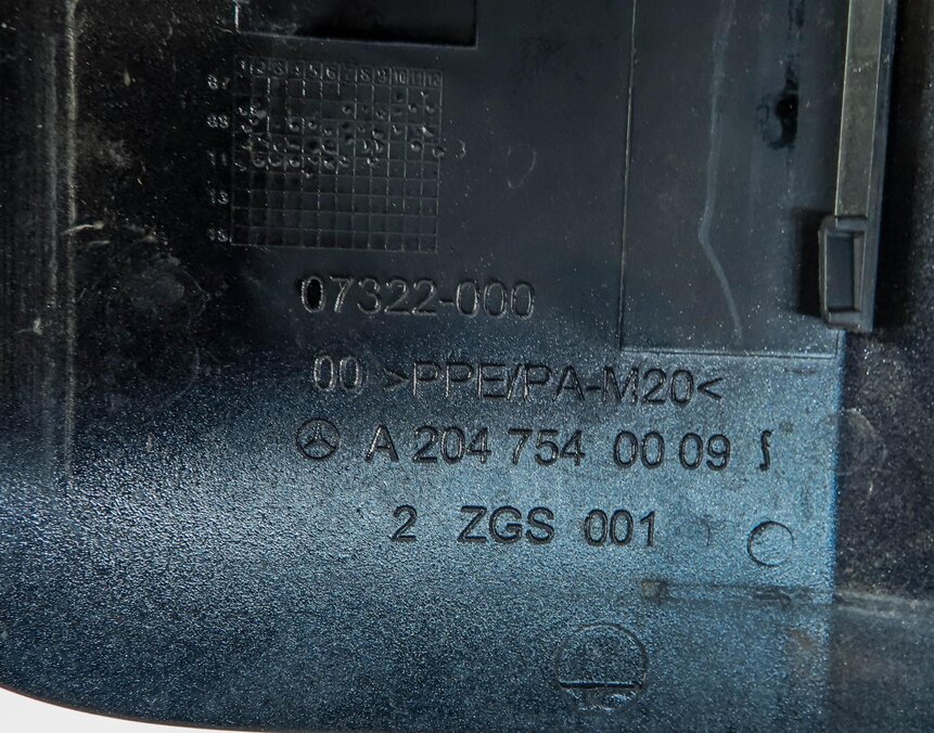Thumbnail 6: 2008-2014 MERCEDES C250 C300 C350 C63 (W204) FUEL TANK DOOR (MAGNETITE BLACK)