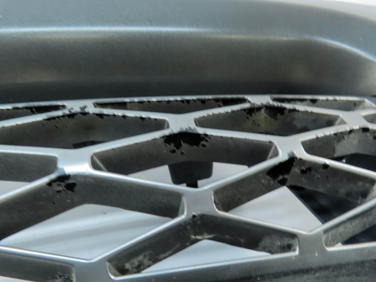 Thumbnail 7: 2010-2011 RANGE ROVER SPORT (L320) FRONT UPPER HOOD AIR VENT GRILLE TRIM