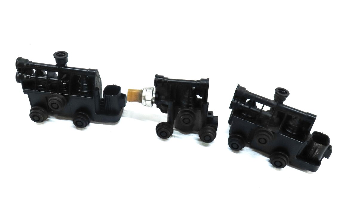 Thumbnail 1: 2011 LAND RANGE ROVER SPORT (L320) AIR SUSPENSION TRANSFER RELIEF VALVE SET 3