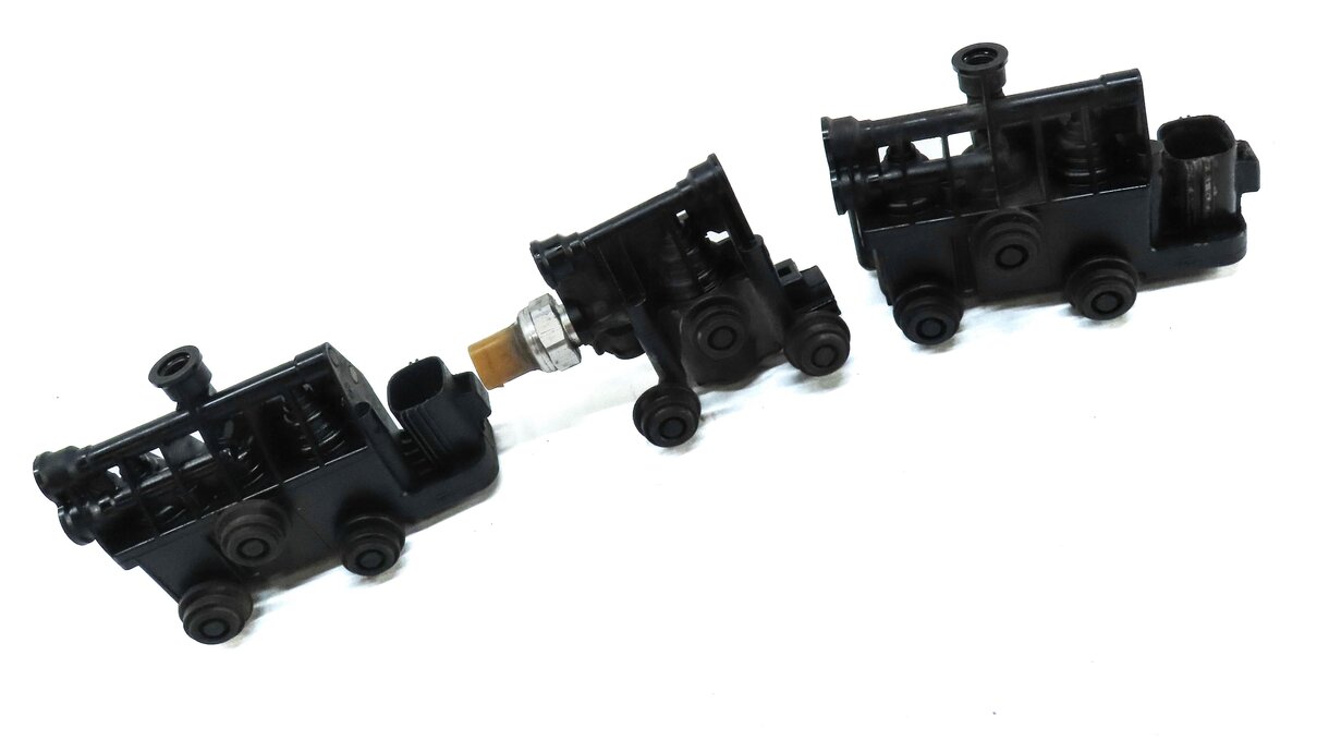 Thumbnail 3: 2011 LAND RANGE ROVER SPORT (L320) AIR SUSPENSION TRANSFER RELIEF VALVE SET 3