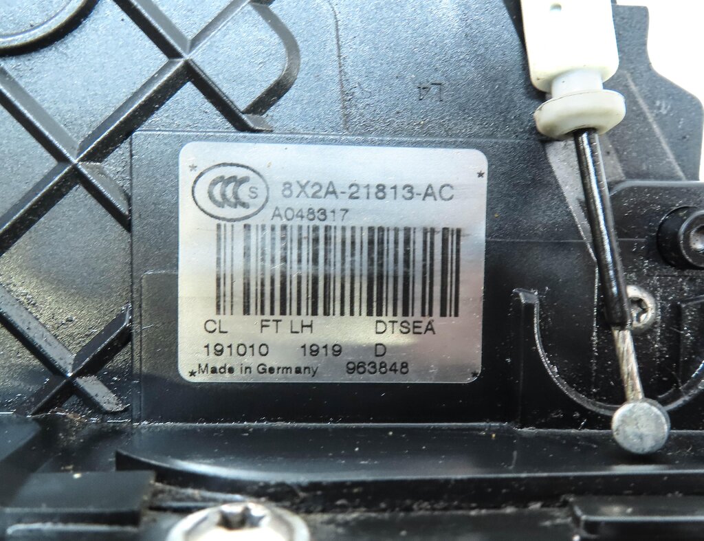 Thumbnail 8: 2010-2019 EVOQUE LR4 / RANGE ROVER SPORT (L320) LEFT FRONT PASSIVE DOOR LATCH