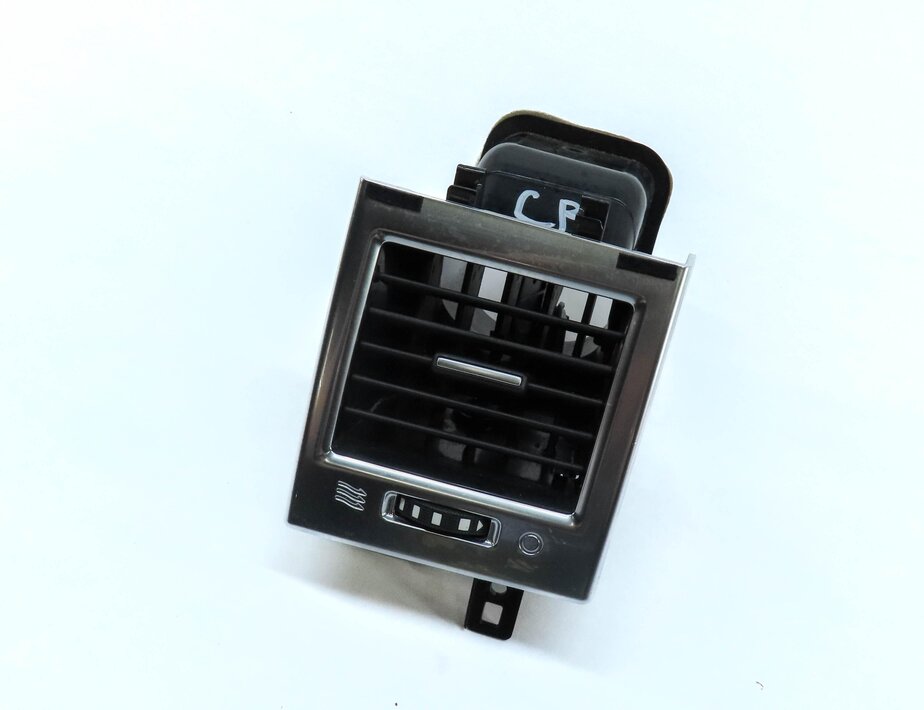 Thumbnail 1: 2011 LAND RANGE ROVER SPORT (L320) FRONT DASH CENTER RIGHT A/C HEATER AIR VENT