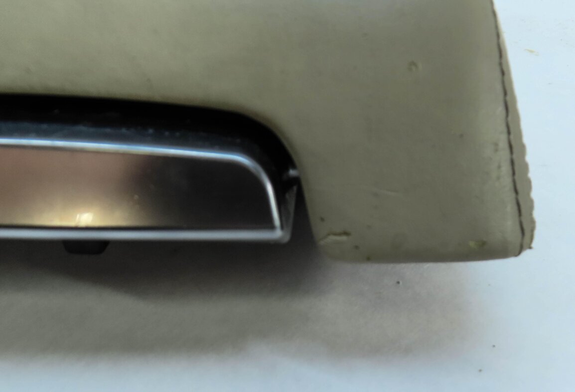 Thumbnail 2: 2010-2013 RANGE ROVER SPORT (L320) FRONT CENTER CONSOLE COOLER w/ LID (IVORY)