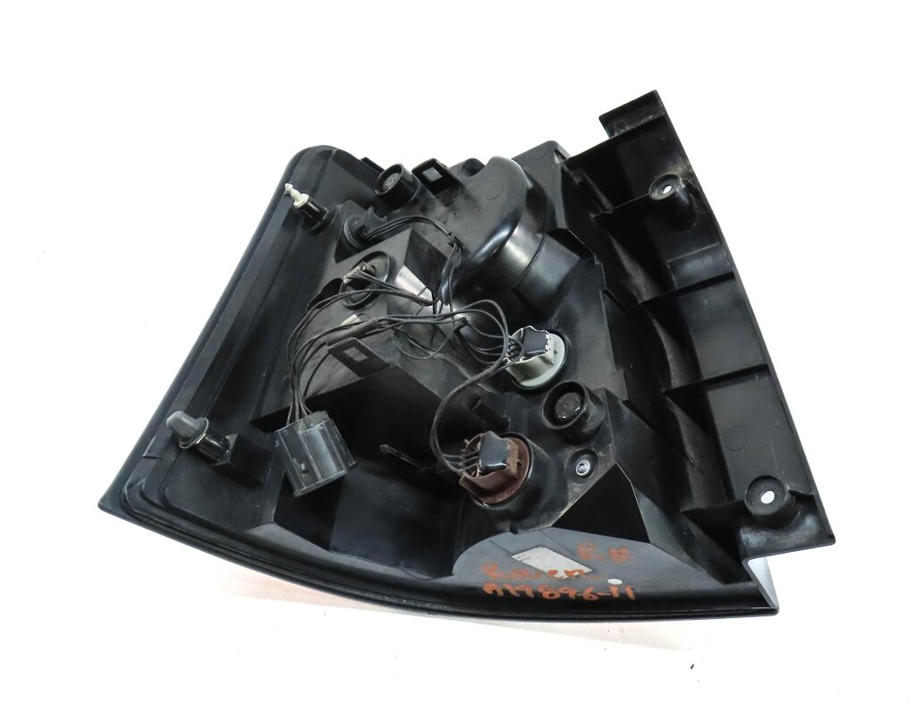 Thumbnail 4: 2010-2011 RANGE ROVER SPORT (L320) RIGHT PASSENGER TAILLIGHT BRAKE LIGHT LAMP