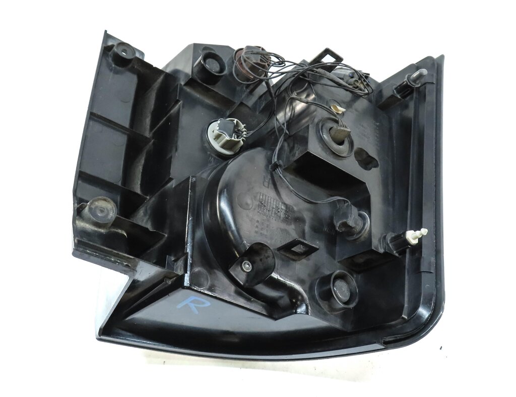 Thumbnail 5: 2010-2011 RANGE ROVER SPORT (L320) RIGHT PASSENGER TAILLIGHT BRAKE LIGHT LAMP