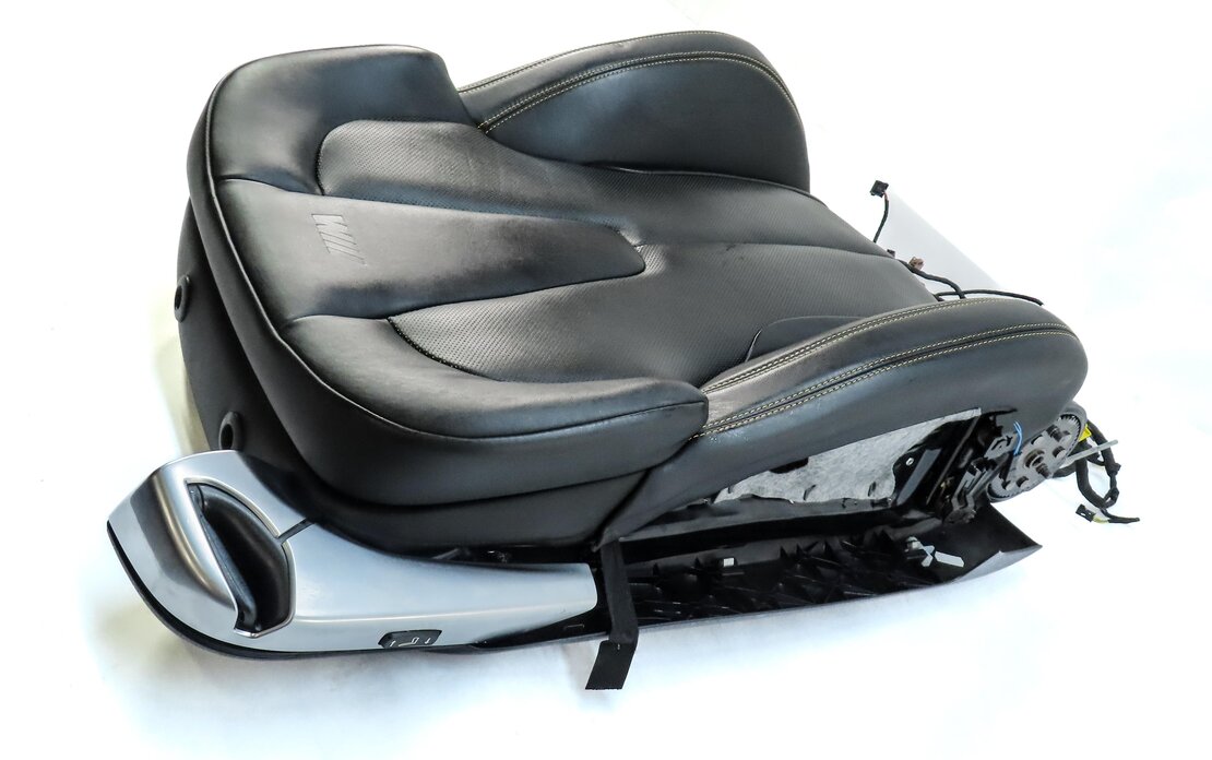 Thumbnail 5: 14-17 6 M6 COUPE (F13) FRONT RIGHT ///M EMBOSSED VENTED UPPER SEAT CUSHION BLACK