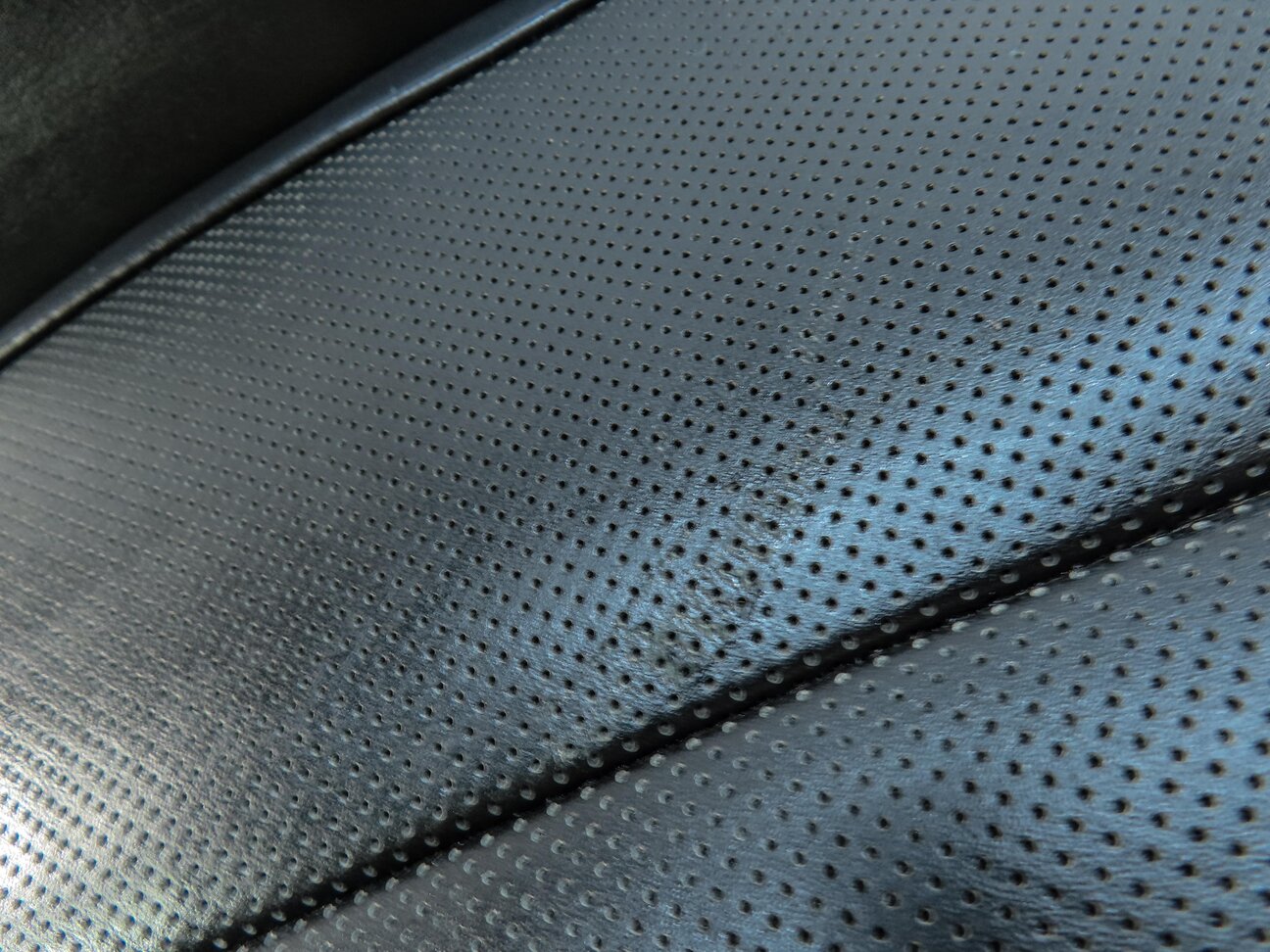 Thumbnail 8: 14-17 6 M6 COUPE (F13) FRONT RIGHT ///M EMBOSSED VENTED UPPER SEAT CUSHION BLACK