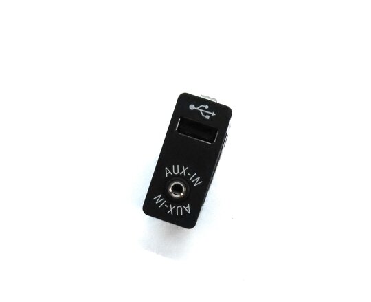 2016 BMW M6 COUPE (F13) RADIO STEREO AUX AUXILIARY USB INPUT PLUG CHARGE PANEL