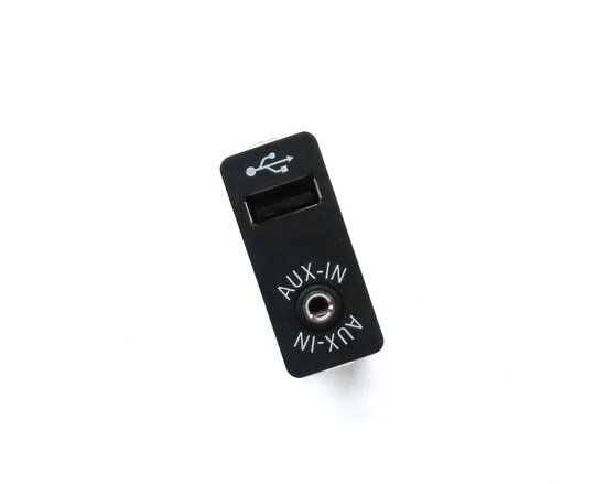 Thumbnail 3: 2016 BMW M6 COUPE (F13) RADIO STEREO AUX AUXILIARY USB INPUT PLUG CHARGE PANEL