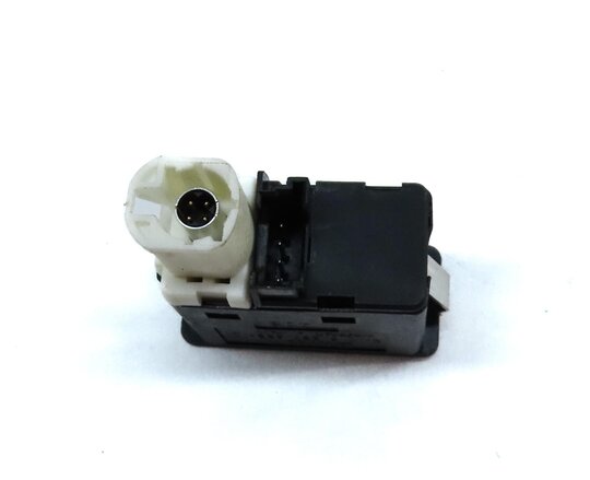 Thumbnail 4: 2016 BMW M6 COUPE (F13) RADIO STEREO AUX AUXILIARY USB INPUT PLUG CHARGE PANEL
