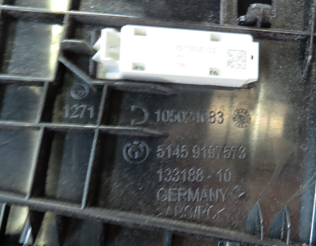 Thumbnail 6: 12-19 BMW 6 M6 (F06 F12 F13) RIGHT PASSENGER GLOVE BOX ASSEMBLY (BLACK LEATHER)
