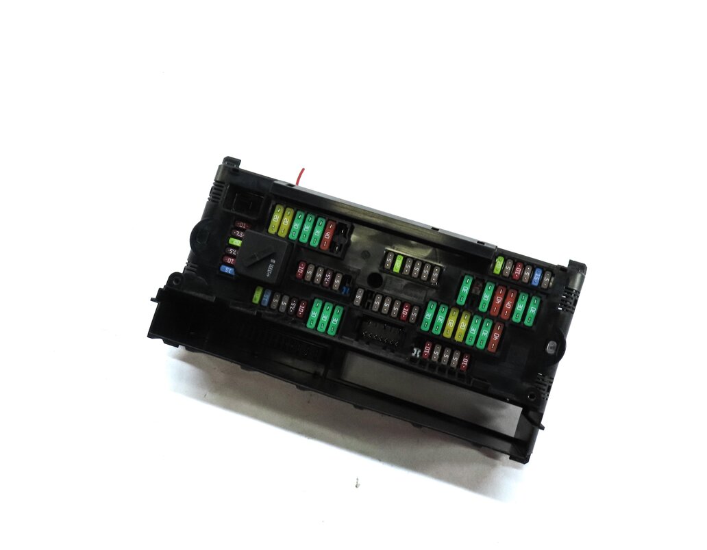 2016 BMW M6 COUPE (F13) FRONT POWER DISTRIBUTION RELAY FUSE BOX 9252815