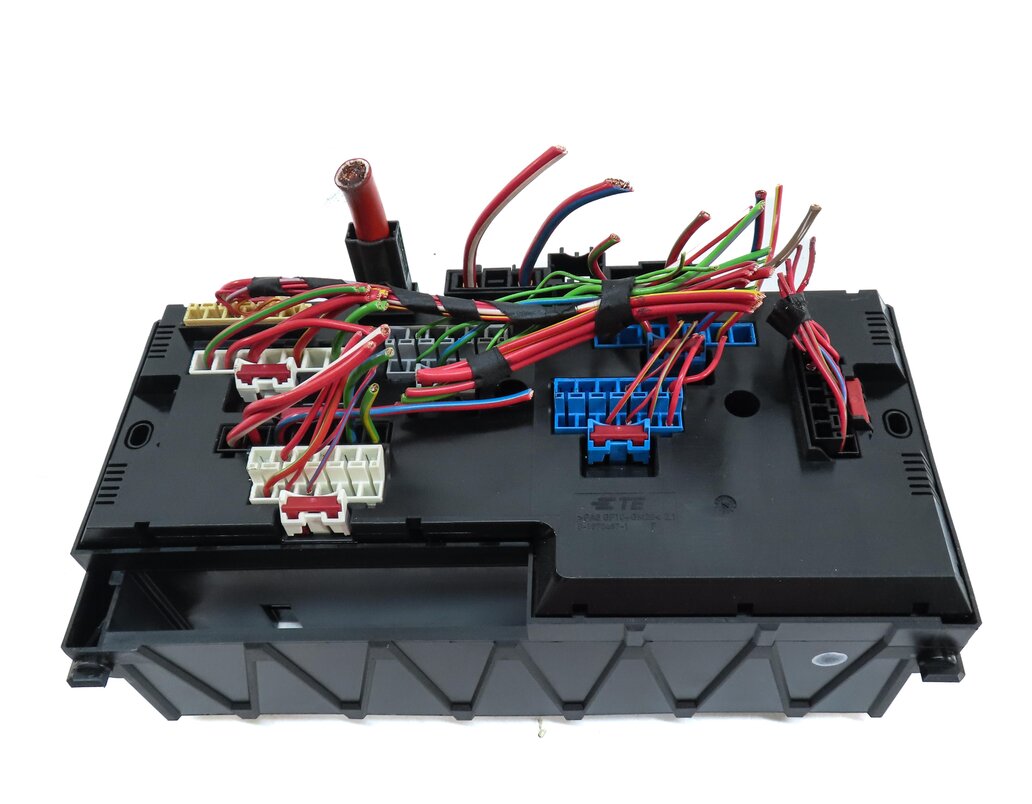 Thumbnail 5: 2016 BMW M6 COUPE (F13) FRONT POWER DISTRIBUTION RELAY FUSE BOX 9252815