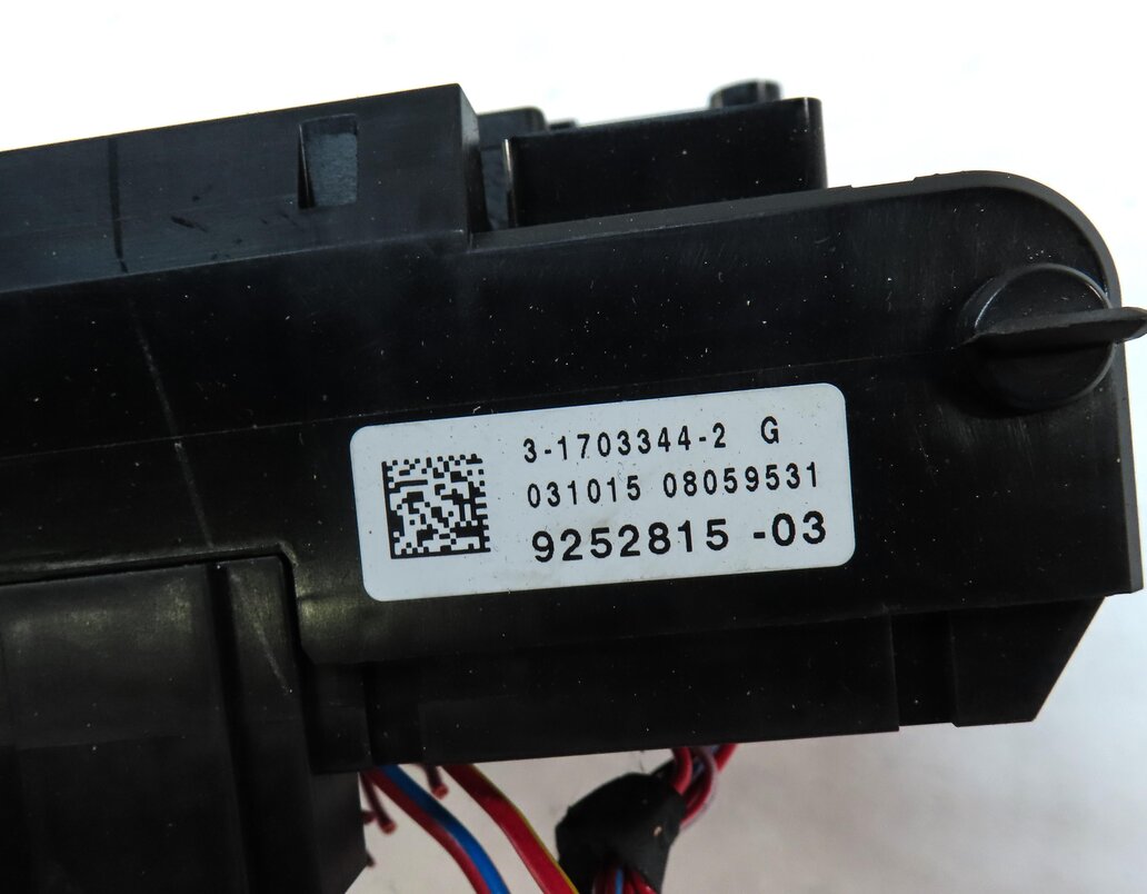 Thumbnail 7: 2016 BMW M6 COUPE (F13) FRONT POWER DISTRIBUTION RELAY FUSE BOX 9252815