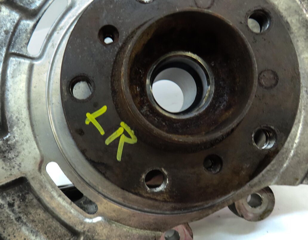 Thumbnail 6: 2012-2018 BMW M6 ///M (F12 F13) 2-DOOR LEFT DRIVER REAR SPINDLE KNUCKLE HUB