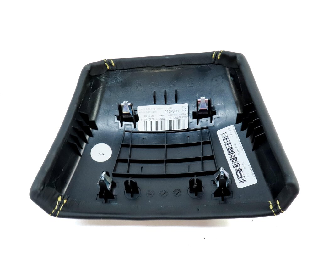Thumbnail 6: 2016 BMW M6 COUPE (F13) REAR CONSOLE ARMREST END CAP (SPECIAL TRIM Z1XX BLACK)