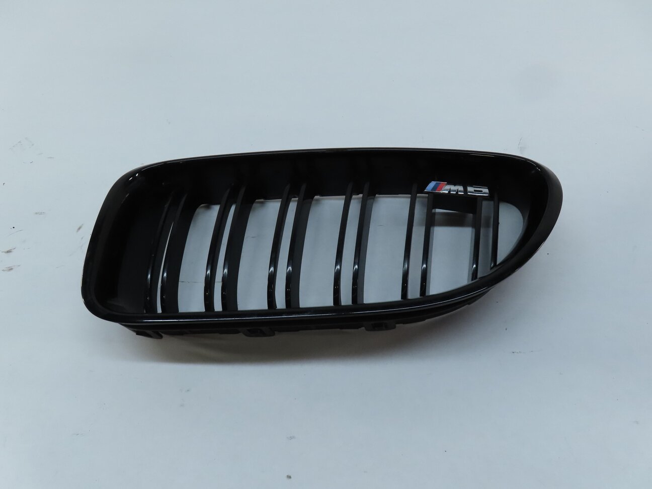 Thumbnail 2: 12-18 BMW M6 ///M F12 F13 COUPE CONVERTIBLE FRONT LEFT HOOD GRILLE w/ M6 EMBLEM