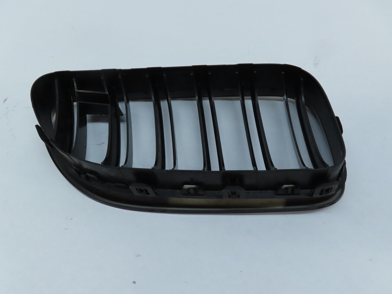 Thumbnail 5: 12-18 BMW M6 ///M F12 F13 COUPE CONVERTIBLE FRONT LEFT HOOD GRILLE w/ M6 EMBLEM