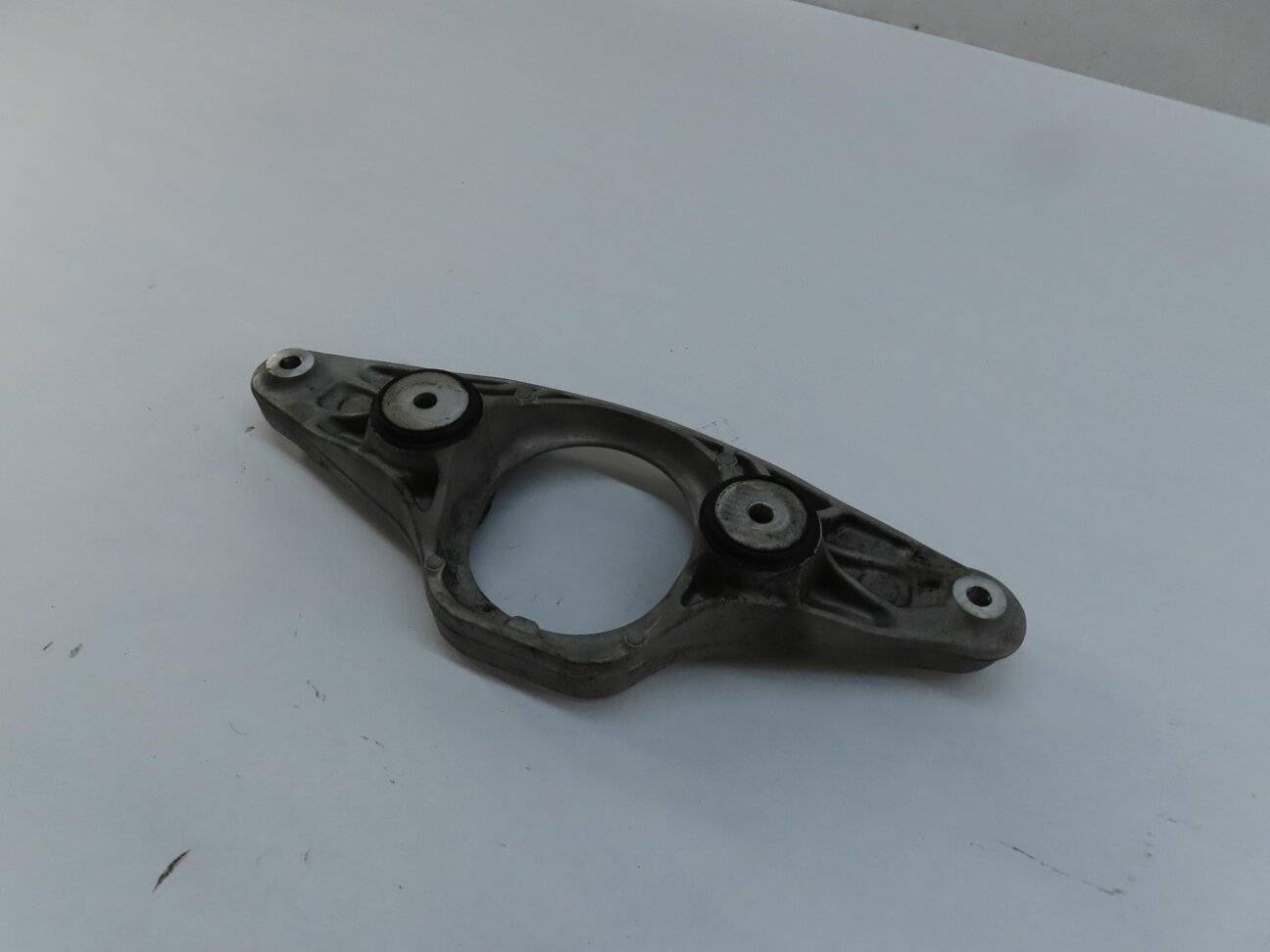 2016 BMW M6 COUPE (F13) 4.4L S63T ENGINE REAR DIFFERENTIAL MOUNT BRACKET 2284474