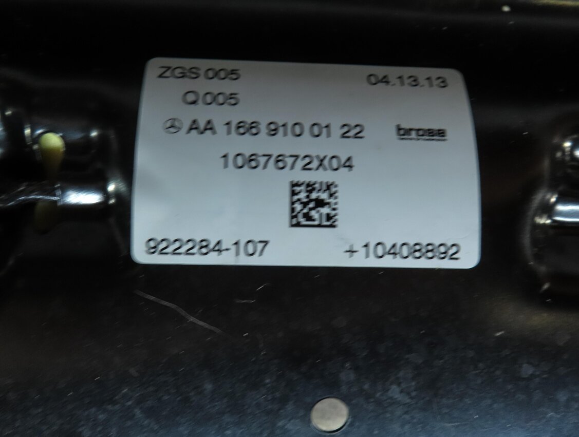 Thumbnail 8: 2013 MERCEDES GL450 (X166) FRONT RIGHT LOWER HEATED SEAT CUSHION (GREY LEATHER)