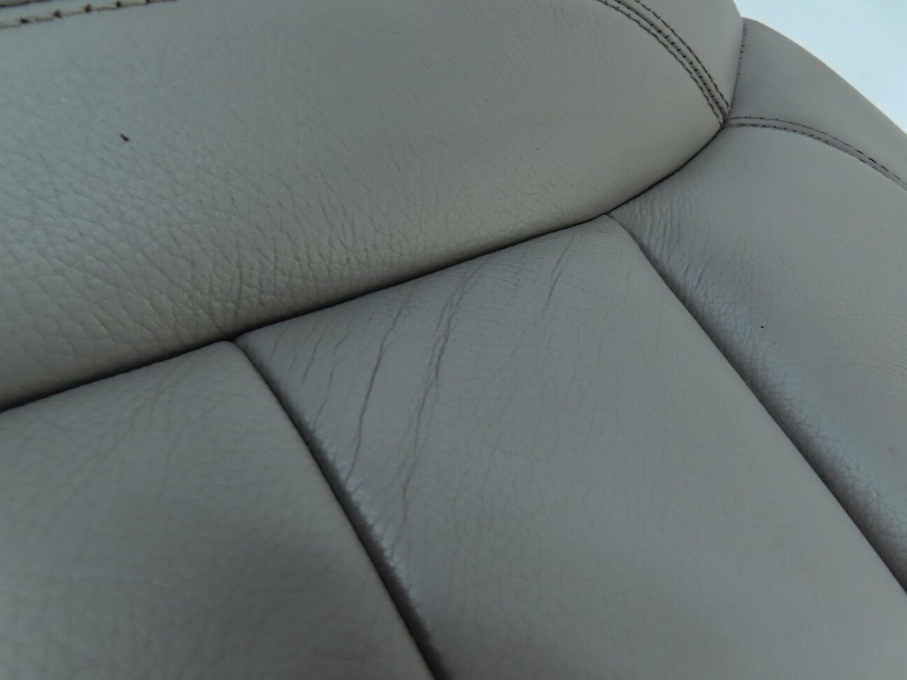 Thumbnail 9: 2013 MERCEDES GL450 (X166) FRONT RIGHT LOWER HEATED SEAT CUSHION (GREY LEATHER)